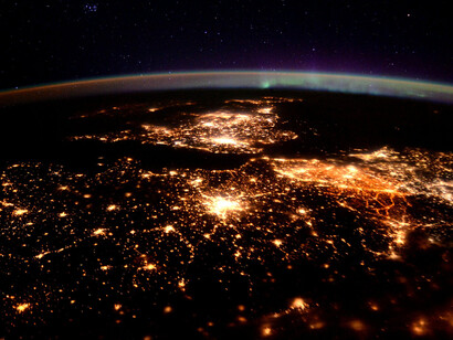 Conocemos las ventajas que aportan las redes, el cómo funcionan y hemos descubierto algunos destrozos que las redes están produciendo en las personas