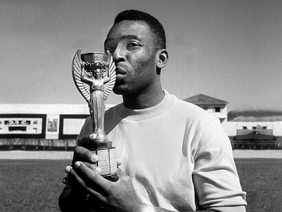 Como jogador do time Santos, Pelé fez 1116 jogos e marcou 1.091 gols