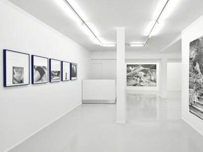 Zone, Exhibition view. Courtesy of Suzanne Tarasieve