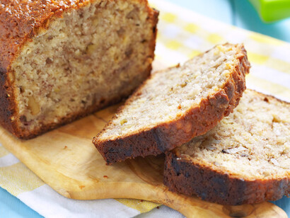 A ver a qué hora dejas de ver su perfil de Facebook y te pones a trabajar en las cosas que realmente importan, como el pan de plátano que dejó la señora en el microondas