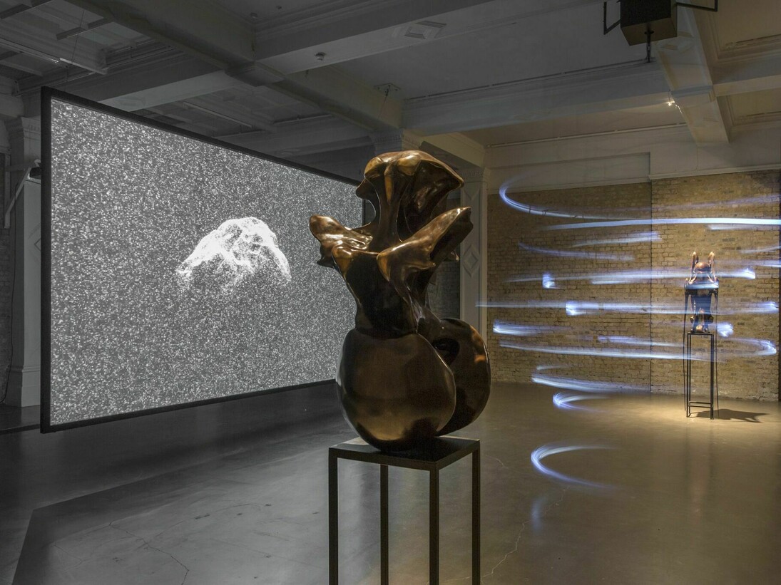 Alicja Kwade, Medium Median, 2016. Courtesy: The artist & Whitechapel Gallery Photo: Roman Marz 