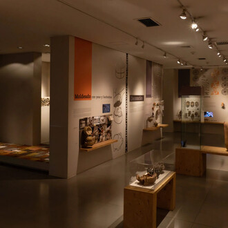 Varios artistas, El barro tiene voz, vista de exhibición. Cortesía del Museo de Antioquia