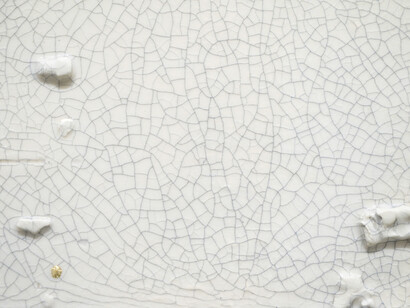 Ben Loong, Tablet 2 (detail), 2021, glazed stoneware, gold leaf, Chinese ink, 20.7 × 26.6 × 3.5 cm © Ben Loong, courtesy of the artist and Mizuma Gallery