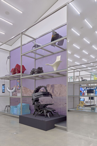 Verschiedene Künstler, Science fiction design. From space age to metaverse, Ausstellungsansicht. Mit freundlicher Genehmigung des Vitra Design Museums