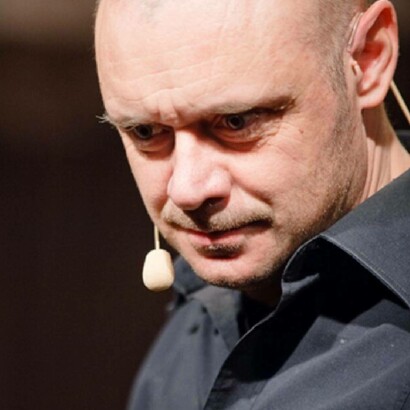 Leonardo Manera durante uno spettacolo