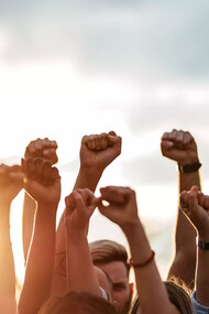 Sebbene esista una Dichiarazione Universale dei Diritti Umani, non esiste uno strumento equivalente per la democrazia