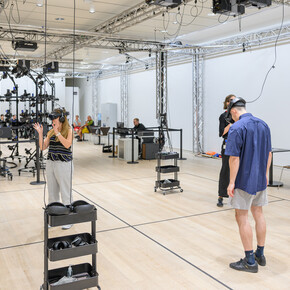 Jordan Wolfson, Little room, ausstellungsansicht. Mit freundlicher genehmigung der Fondation Beyeler