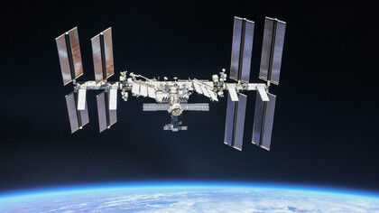 Les astronautes de la Station spatiale internationale doivent régulièrement éviter des collisions catastrophiques avec des débris spatiaux