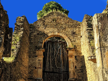 Ruína da Igreja de Pedras, Patrimônio histórico Municipal de Várzea da Palma, Minas Gerais, localizada próximo ao encontro dos rios São Francisco e Rio das Velhas