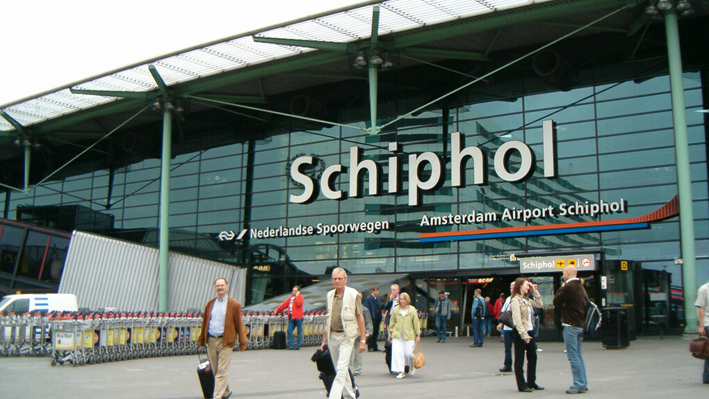 Entrada al aeropuerto de Ámsterdam Schiphol