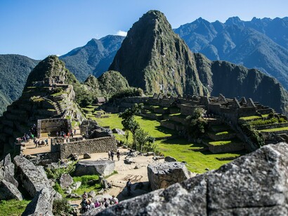 A ligação entre as duas cidades entra nas questões metafísica, mística e esotérica — a cidade seria um dos sete pontos energéticos na Terra que permitiria esse deslocamento. Seria um local que você vai entrar na gruta, um ponto energético que se abre um portal, causa a dobra do tempo-espaço e a pessoa vai até Machu Picchu