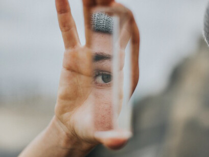 Mediante il simbolo l’osservatore forza l’esperienza a svelare altri significati oltre a quello ovvio