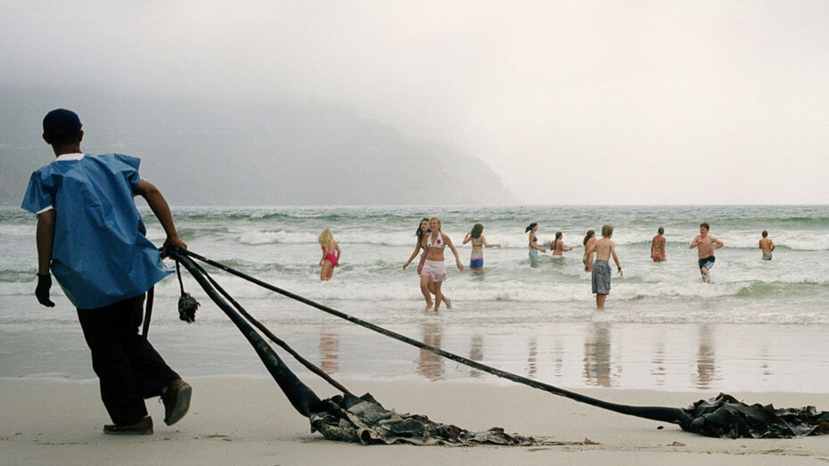 Mikhael Subotzky, Mark, Hout Bay Beach, 2005, Courtesy The Walther Collection and The Goodman Gallery, Johannesburg
