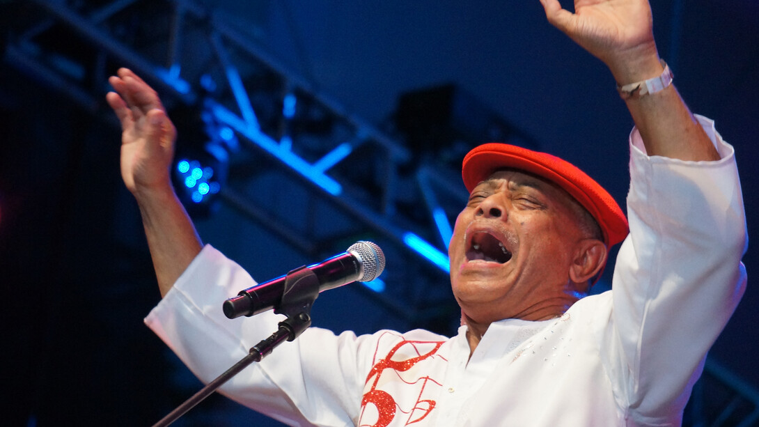 Joe Bataan, el Rey del Latin Soul, en We Like it like That! A Boogaloo Celebration, celebración del boogaloo de Lincoln Center Out of Doors. Foto: Catalina María Johnson.