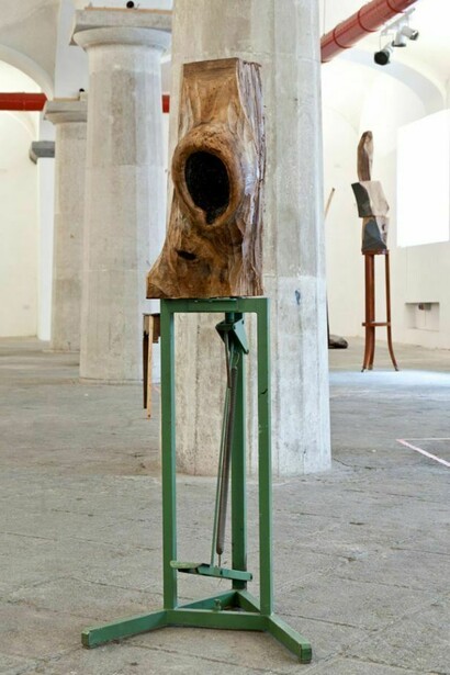 Jimmie Durham, It Should Work, 2012, industrial machine, olive knot, 165 x 75 x 70 cm