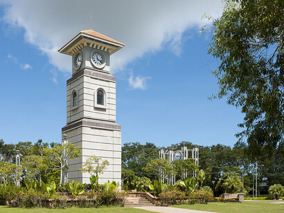 Labuan, Clock-Tower (1906), simbolo della ex colonia britannica sopravissuto ai pesanti bombardamenti navali alleati nella Seconda guerra mondiale