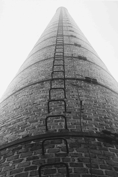 Albert Renger-Patzsch, Industrie-Schornstein, um 1925 [späterer Abzug des Künstlers]. Mit freundlicher Genehmigung der Staatsgalerie Stuttgart