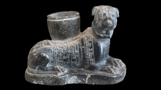 Statuetta votiva di cane alla dea Nisina, uno dei nomi che prende nel corso dei secoli Gula