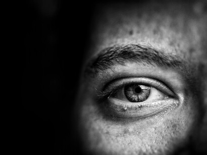 hay que implementar programas para reducir la alta tasa de personas que deciden poner fin a su vida