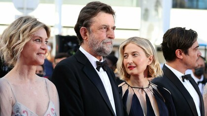 Nanni Moretti e il cast di Tre piani sulla Croisette