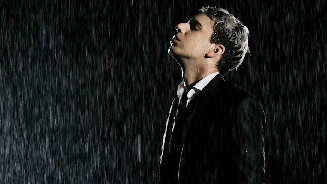 Giovanni Segreti Bruno nel video musicale “Ti voglio bene”: nasce in pieno lockdown. Ho scritto testo e melodia in 20 minuti… avevo dentro tutte le parole giuste per esprimere la solitudine che mi accompagnava in quel momento e la necessità che avevo di dire a qualcuno “ti voglio bene”