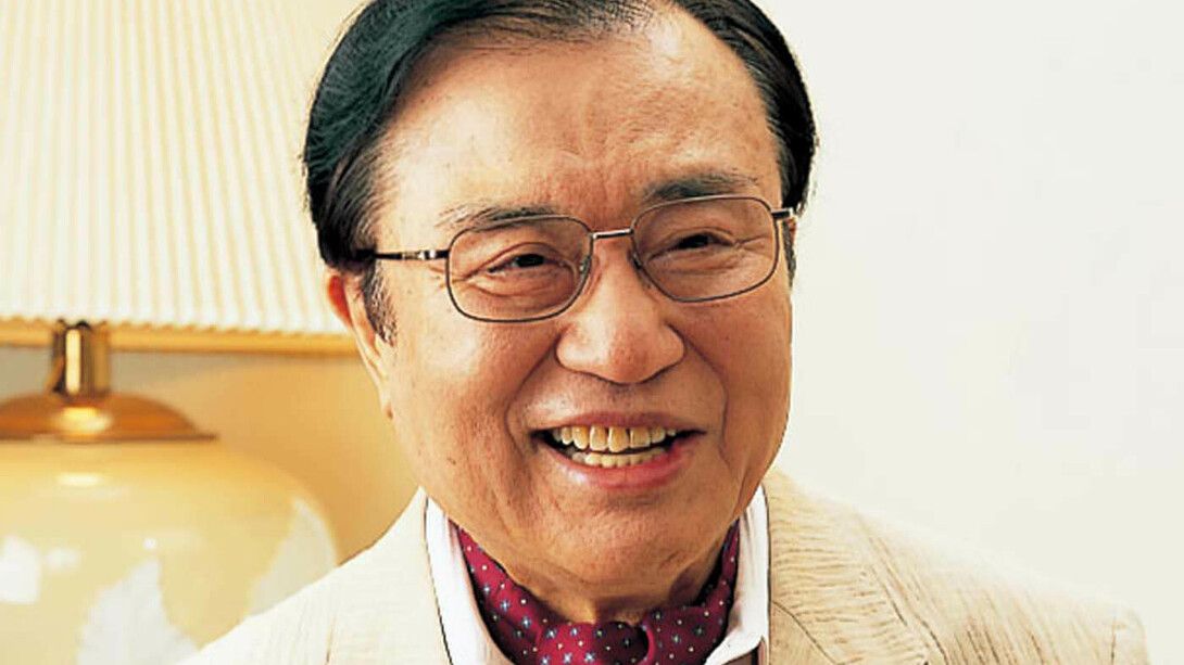 El doctor Hiromi Shiniya parece aplicarse las normas saludables que propone