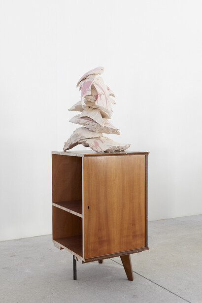 Erwin Wurm, Origami, 2014, Fired and glazed clay, furniture, 145 x 50 x 48 cm, Courtesy Galerie Thaddaeus Ropac, Paris/Salzburg © Erwin Wurm, Photo: Eva Würdinger