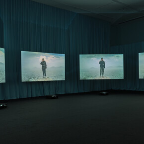 Aziz Hazara, Bow echo, vue de l'exposition. Avec l'aimable autorisation de S.M.A.K.