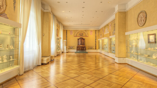 Blohm-Room, Designed by: Rudolf Alexander Schröder (1878-1962), Executed by: Ernst Matthes and Rudolf Tewes (1879-1965) 1912HamburgRoom with painted murals and a collection of porcelain from the mansion that belonged to the merchant family Blohm, located at Harvestehuder Weg 36