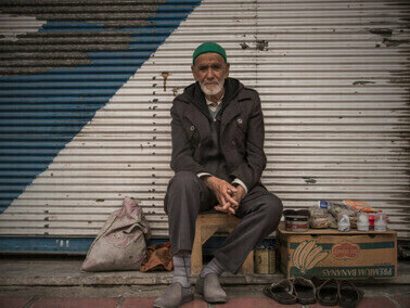 An image of vulnerability in a world where social inequalities are deepening