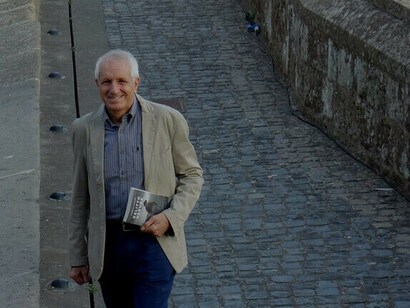 Roberto Ippolito, es escritor, periodista y organizador cultural, durante mucho tiempo fue editor económico del diario 'La Stampa'