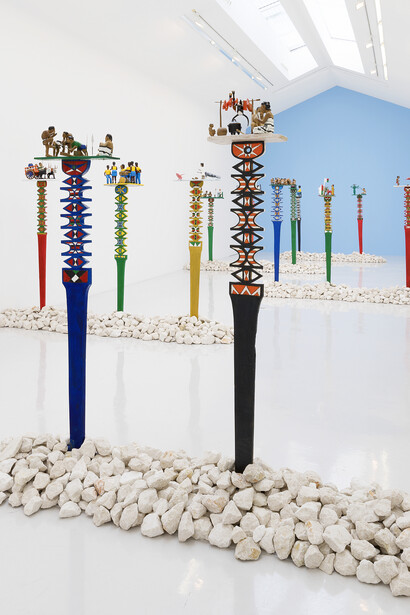 View of the exhibition Aloalo, Sculptures Mahafaly des Efiaimbelos Perrotin Paris (June 2 – July 28, 2018) Photo : Claire Dorn © Courtesy of the artist & Perrotin 