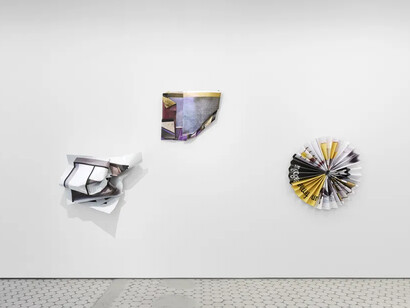 Olaf Metzel, Mondrian ambiente, exhibition view. Courtesy of Wentrup Gallery