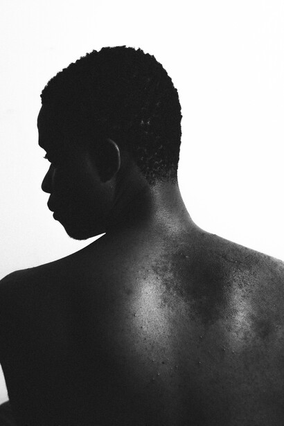 Al presentar la vulnerabilidad como una debilidad, este pensamiento refuerza estereotipos que afectan la salud mental masculina