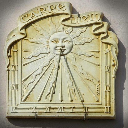 Meridiana con il motto “Carpe Diem”, Capbreton, Landes, Francia