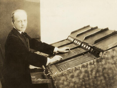 Thomas Wilfred Sitting at the Clavilux “Model E,” about 1924. Sepia-toned photograph. Thomas Wilfred Papers, Manuscripts and Archives, Yale University Library, New Haven, Conn.