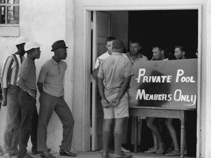 Demonstrations at an “all-white” swimming pool in Cairo, Illinois, 1962. Gelatin silver print, 11 x 14 inches. © Danny Lyon, New York & Magnum Photos, New York / Courtesy Edwynn Houk Gallery, New York.
