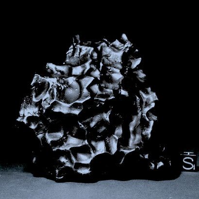 Fragmento del Meteorito de Sijoté-Alín, un meteorito metálico caído en Rusia en el año 1947 sobre las montañas Sijoté-Alín