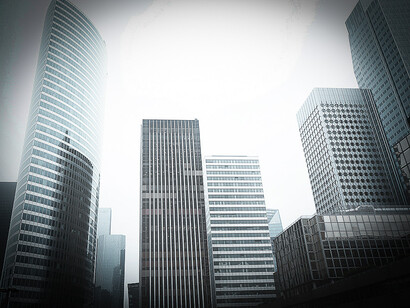 La tour de Babel. Le commencement de toute éthique véritable réside en premier lieu dans cette attention constante, tant les conditions d’émergence et le soutènement du visage d’autrui y sont indissolublement liés