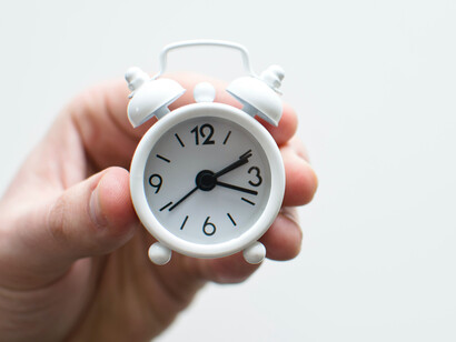 Sul lungo termine procrastinare rischia di diventare un’abitudine pericolosa.

