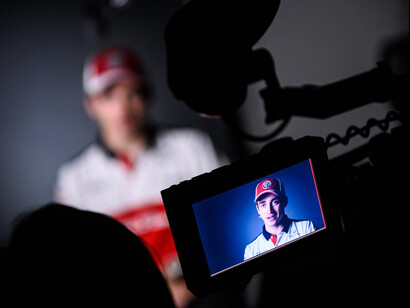 Charles Leclerc durante le riprese di "Drive to survive".Foto di Daniel Vojtech