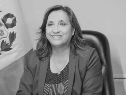 Dina Boluarte Zegarra es una abogada y política peruana. Desde el 7 de diciembre de 2022, ejerce como presidenta de la República del Perú