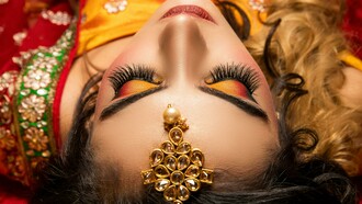 Make up viso donna indiana. Colori dell'esistenza: un viaggio emozionante attraverso la vibrazione dei colori e delle emozioni