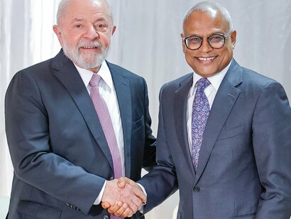O Presidente de Cabo Verde, José Maria Neves e o Presidente do Brasil, Luís Inácio Lula da Silva em coletiva sobre a relação dos dois países, 2023. Concluo assim agradecendo, enquanto caboverdiana, enquanto mulher, enquanto escritora, de terem tido a amabilidade e a generosidade de me convidar para esta conversa sobre os 50 anos de independência do meu país

