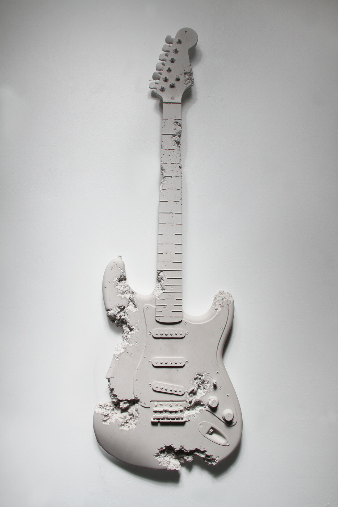 Daniel Arsham, "Rose Quartz Eroded Guitar" 2014, Rose quartz fragments, marble dust, hydrostone, 99 x 33 x 6,5 cm / 39 x 13 x 2 1/2 inches, Courtesy Galerie Perrotin