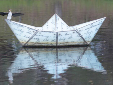 Le parole hanno bisogno di essere guardate, toccate, ritrovate, scoperte, girate e rigirate tra le mani per osservarne i più intimi particolari, per assaporarne la scrittura