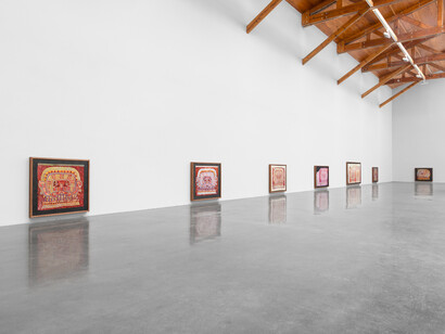 Gala Porras-Kim, Espacios del futuro replican los del pasado, vista de exhibición. Cortesía de kurimanzutto