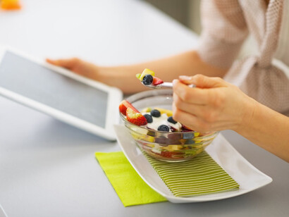 Gusta il tuo cibo attimo per attimo senza distrarti