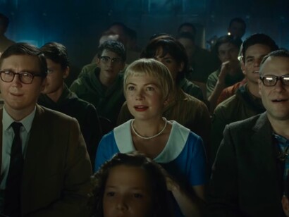 La madre Mitzi (Michelle Williams), pianista classica, che gli aveva assicurato che “i film sono come sogni che non dimenticherai mai”