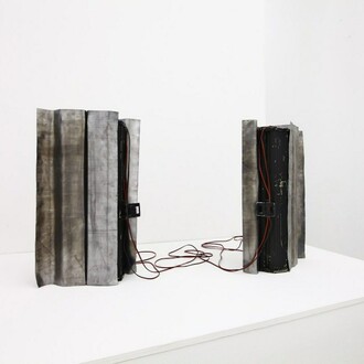 Francesco Fonassi, Tenere in custodia, 2017, 30′ sound pièce, speakers, piombo, low frequency exciter